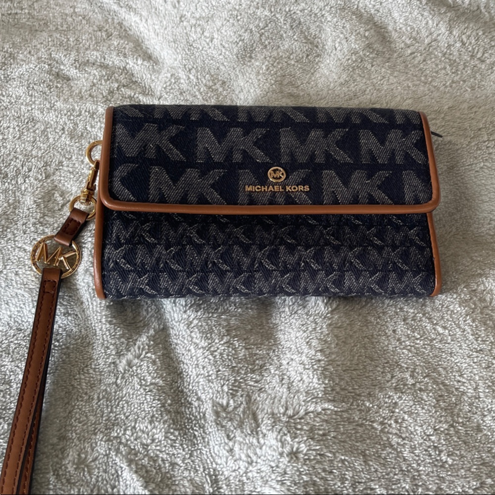 Michael Kors Logo Jet Set Charm Flap Phone Wristlet